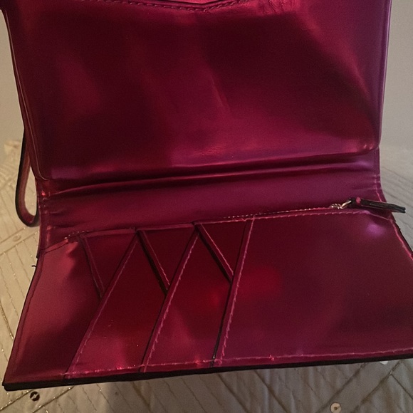 Victoria’s Secret’s Fuchsia Metallic Snakeskin Metallic Wristlet/Wallet💕.NWT - Picture 5 of 11